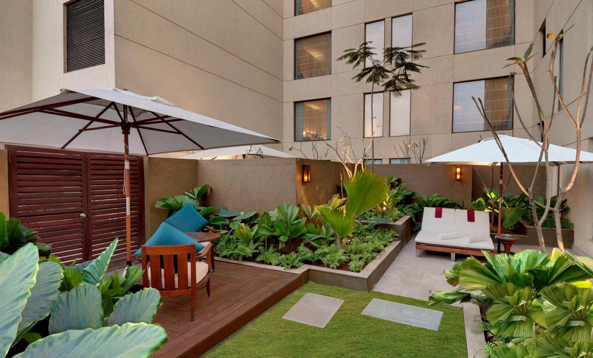 Hyatt פונה מראה חיצוני תמונה The hotel's courtyard